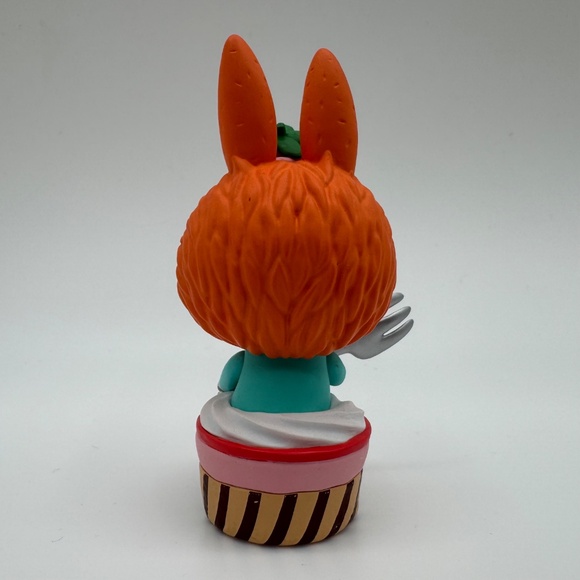 POP MART Labubu THE MONSTERS Patisseries Series Figure - Panna Cotta Cake - Picture 2 of 4